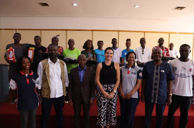 Screenshot_20251003_201117_Word